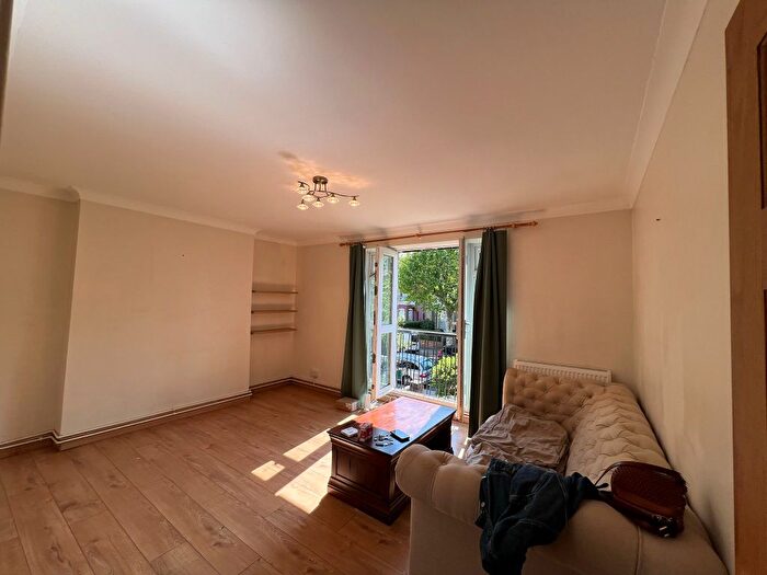 2 Bedroom Flat To Rent In Bethune Road, London, N16