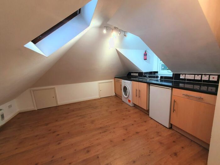 1 Bedroom Flat To Rent In Aldborough Road South, Seven Kings, Ilford, IG3