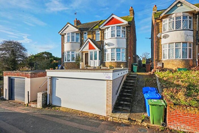 3 Bedroom Semi Detached House For Sale In Grovehurst Road, Kemsley, Sittingbourne, Kent, ME10