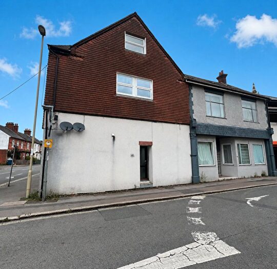 2 Bedroom Flat For Sale In Queens Road, Aldershot, Hampshire, GU11