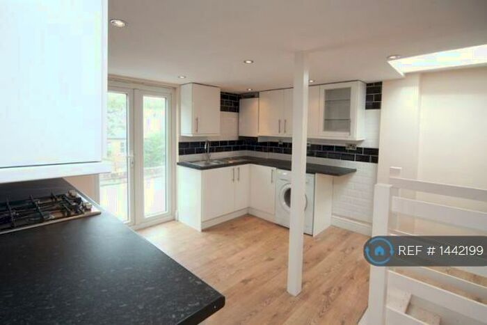 1 Bedroom Flat To Rent In Ladywell Road, London, SE13