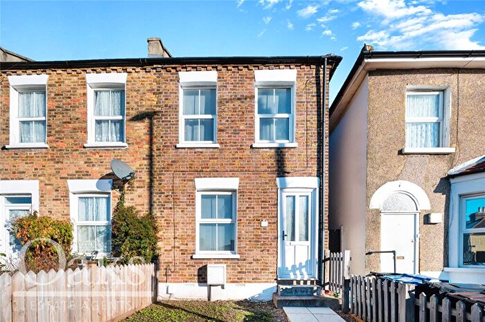 2 Bedroom End Of Terrace House For Sale In The Drive, Thornton Heath, CR7