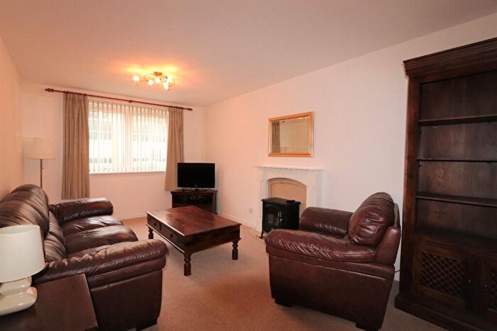 1 Bedroom Flat To Rent In Logie Green Road, Edinburgh, EH7