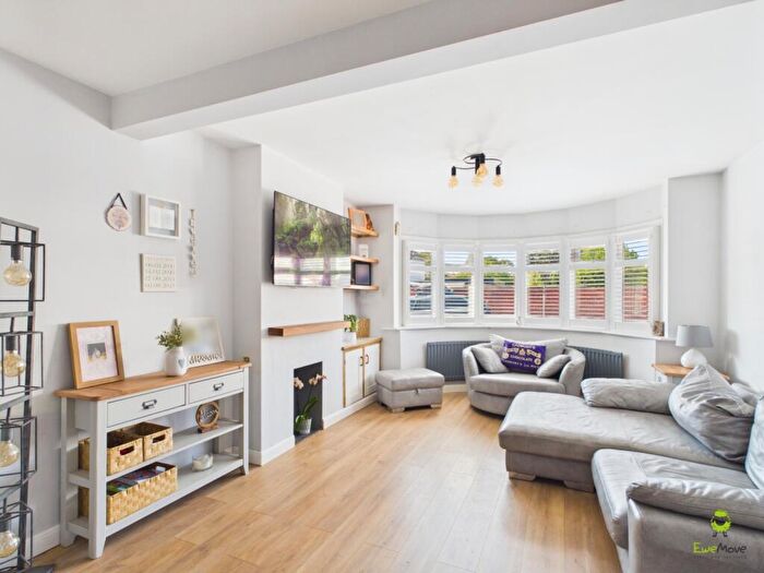 4 Bedroom Semi-Detached House For Sale In Saltash Road, Welling, DA16