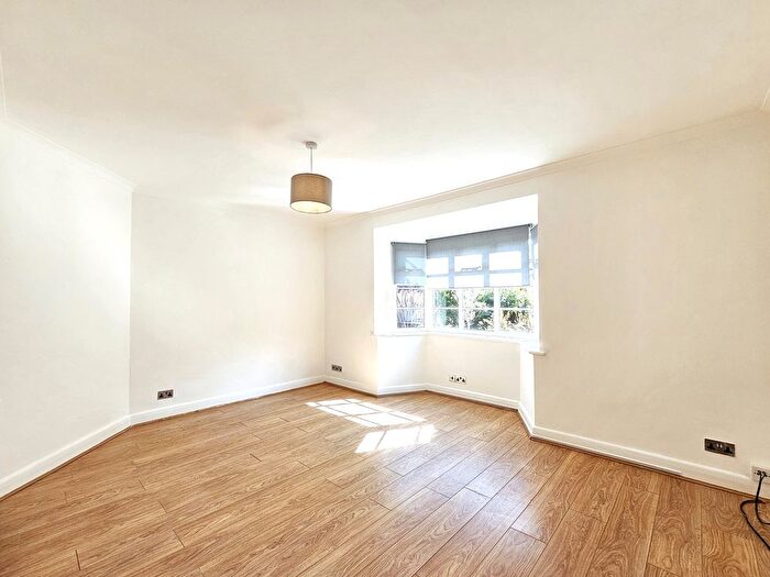 2 Bedroom Flat To Rent In Denison Close, London, N2