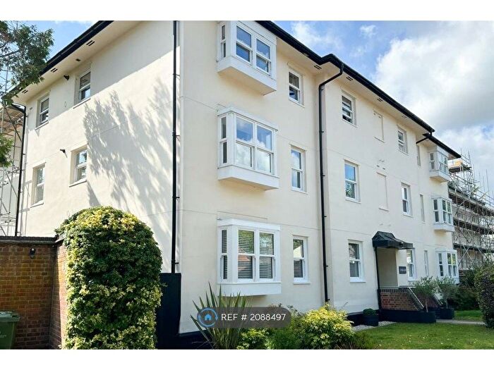2 Bedroom Flat To Rent In Eltham Lawn, Cheltenham, GL50