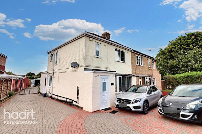 3 Bedroom Semi-Detached House For Sale In Oakdale Avenue, Peterborough, PE2