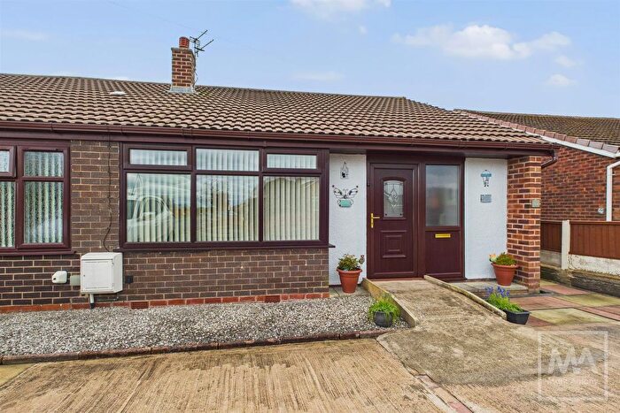 2 Bedroom Semi-Detached Bungalow For Sale In Melrose Avenue, Burtonwood, Warrington, WA5