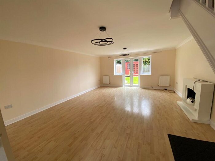 3 Bedroom End Of Terrace House For Sale In Meadow Close, Beeston, SG19