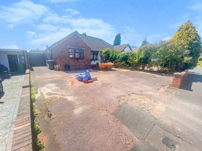 2 Bedroom Bungalow To Rent In Irving Close, Dudley, DY3