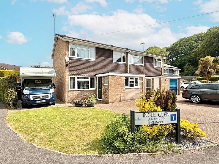 3 Bedroom Semi-detached House For Sale In Ingle Glen, Dibden Purlieu, SO45
