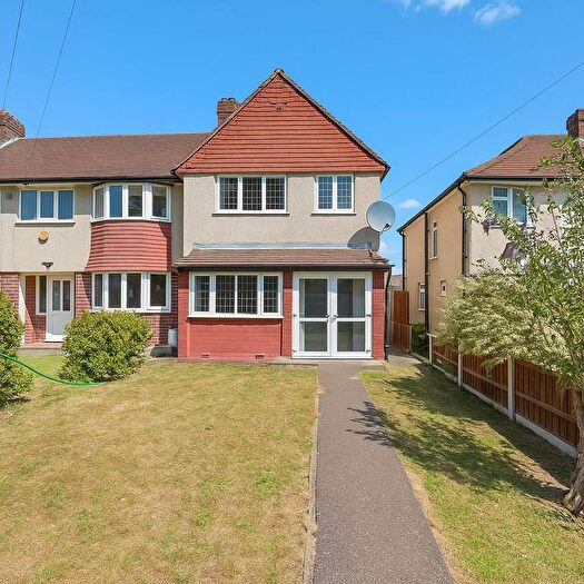 3 Bedroom Property To Rent In Whitefoot Lane, Bromley, BR1