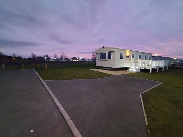 3 Bedroom Mobile/park Home For Sale In Swans Nest - Swan View, Sleaford Road, Tattershall, Lincoln, LN4