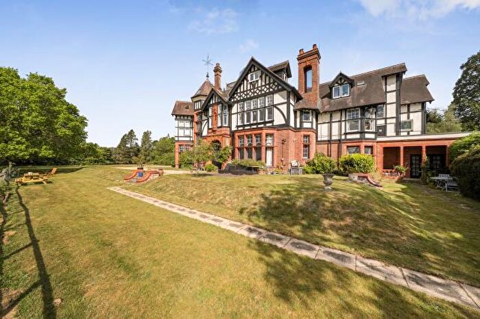 1 Bedroom Apartment For Sale In Bucklebury Place, Woolhampton, RG7