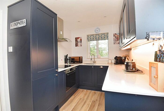 2 Bedroom Flat For Sale In Cavalier Way, Wincanton, BA9