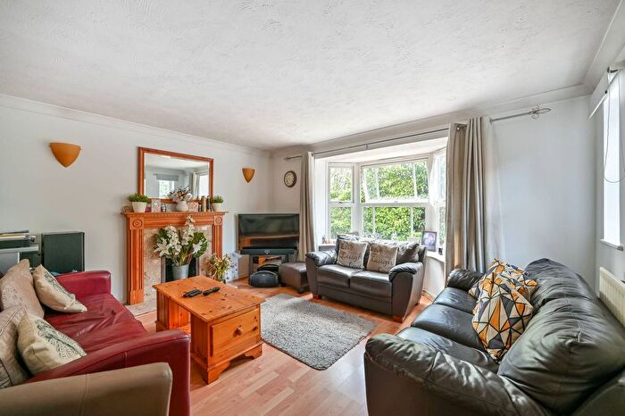 4 Bedroom Detached House For Sale In Moor Furlong, Cippenham Green, Slough, SL1