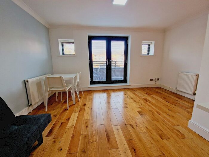 2 Bedroom Flat To Rent In Manor Gardens, London, N7