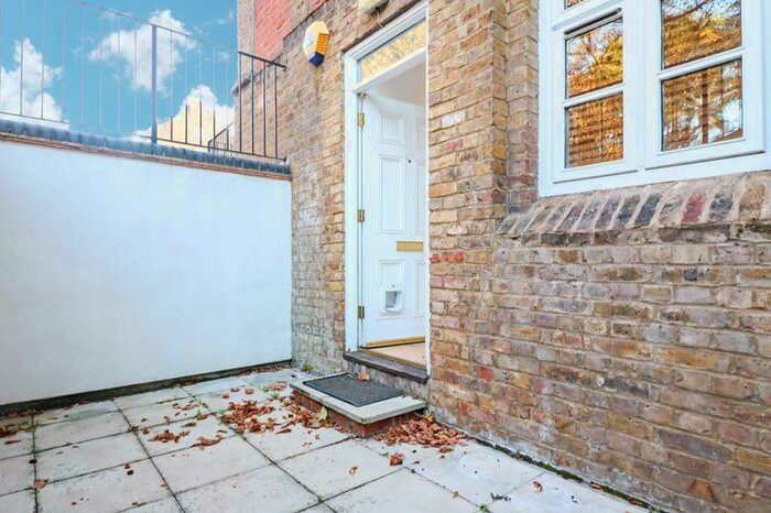 2 Bedroom Flat To Rent In Upton Park, Slough - Bed, SL1