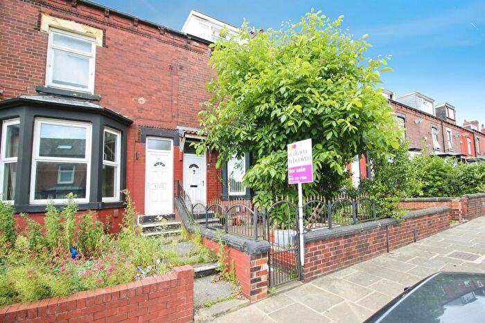 4 Bedroom Terraced House For Sale In Grovehall Drive, Leeds, LS11