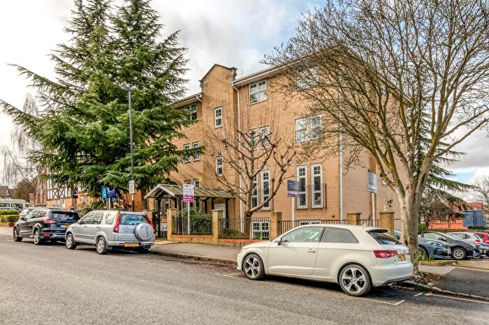 2 Bedroom Apartment For Sale In Birdhurst Road, South Croydon, CR2