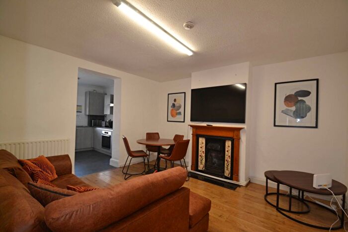 4 Bedroom Semi-Detached House To Rent In Olive Road, London, W5