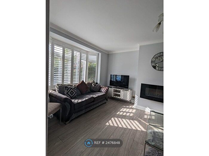 4 Bedroom Semi-Detached House To Rent In Henwick Road, London, SE9