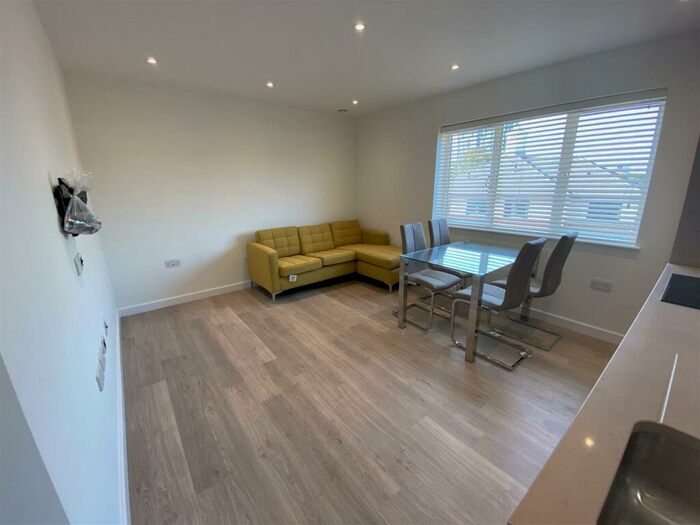 1 Bedroom Apartment To Rent In Clifton Court, Corner Hall, Hemel Hempstead, HP3