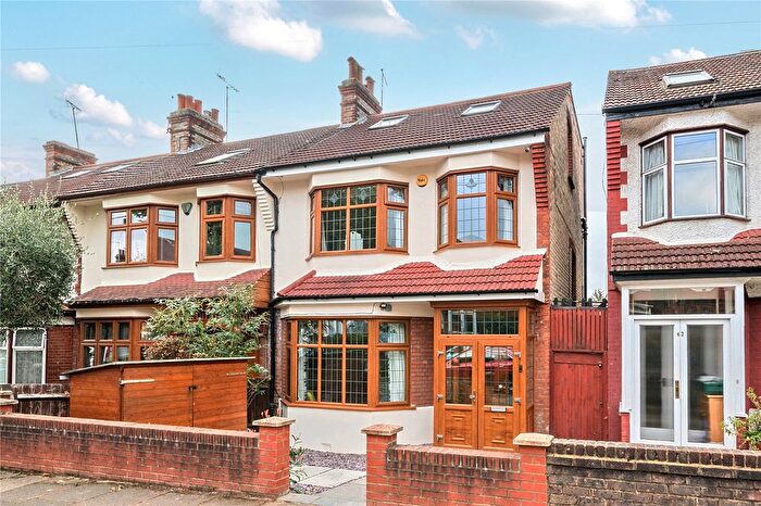4 Bedroom End Terrace House For Sale In Hawthorn Avenue, Palmers Green, London, N13