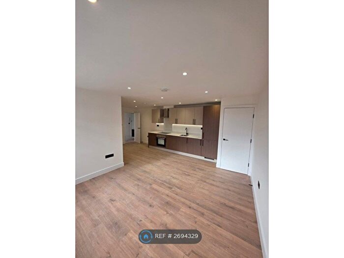 2 Bedroom Flat To Rent In Netherlands Court Eaton Road, Sutton, SM2