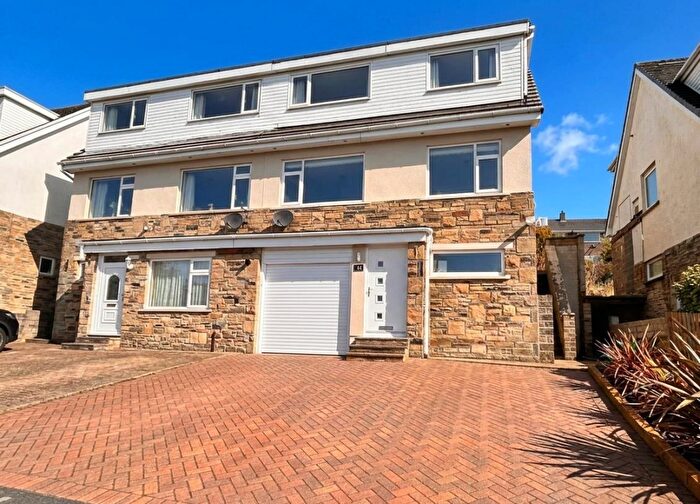 3 Bedroom Semi Detached House For Sale In Breck Lea, Sowerby Bridge, HX6