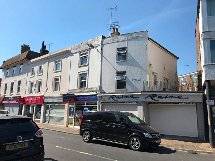 2 Bedroom Maisonette To Rent In High Street, Littlehampton, BN17