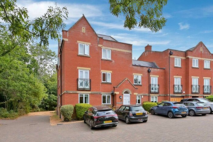2 Bedroom Flat For Sale In Longbourn, Windsor, Berkshire, SL4