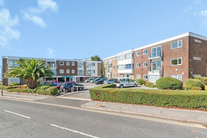 2 Bedroom Flat For Sale In Shorefield Road, Westcliff-On-Sea, Essex, SS0