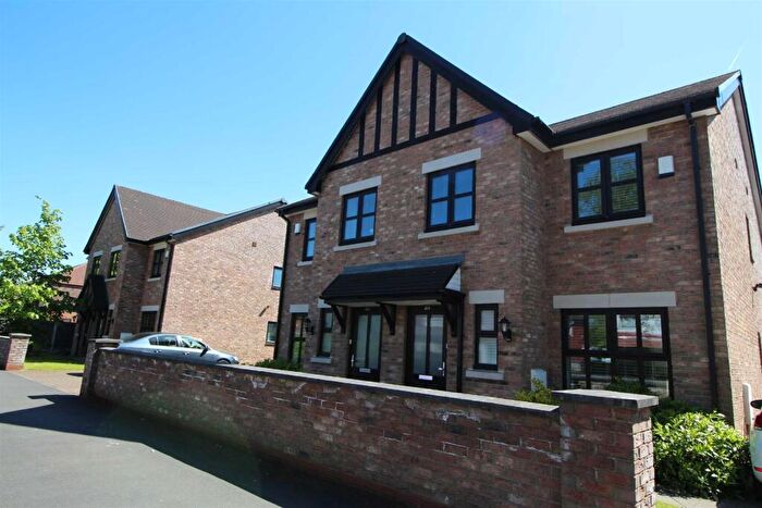 3 Bedroom Semi-Detached House To Rent In Brantingham Road, Chorlton-Cum-Hardy, Manchester, M21