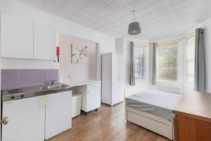 Studio To Rent In Springwell Avenue, Harlesden, London, NW10