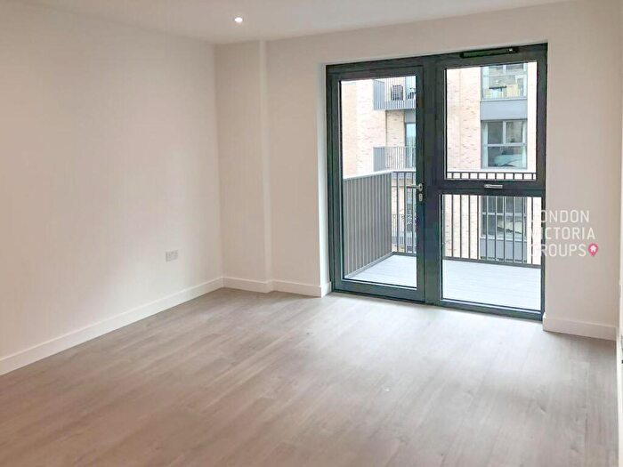 1 Bedroom Apartment To Rent In Azure Apartments, Dragonfly Walk, London, N4