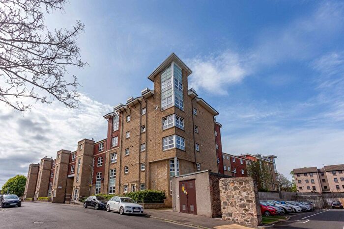 2 Bedroom Flat For Sale In B/ Loaning Road, Edinburgh, EH7