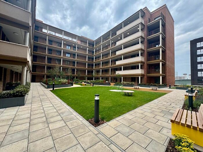 2 Bedroom Apartment To Rent In Bermondsey Heights, London, SE15