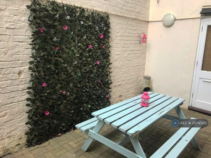 1 Bedroom Flat To Rent In London Road, Cheltenham, GL52