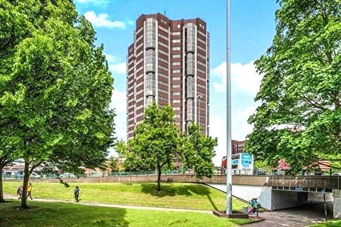 2 Bedroom Flat To Rent In Hagley Road, Birmingham, West Midlands, B16