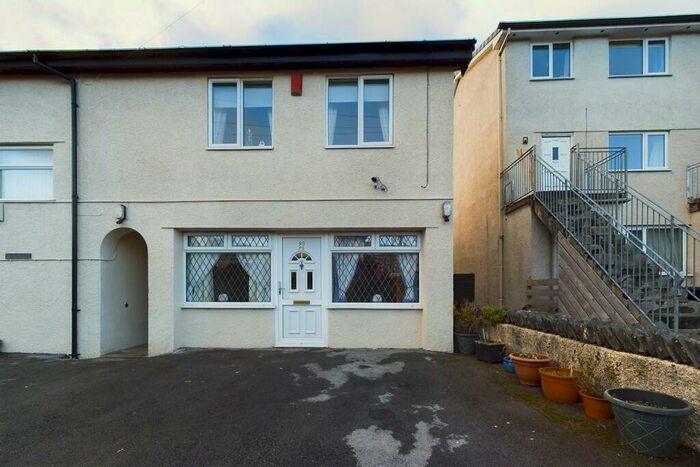 2 Bedroom Flat To Rent In Oak Street, Windermere, LA23