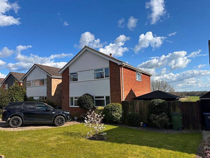 4 Bedroom Detached House For Sale In Avon Road, Devizes, SN10