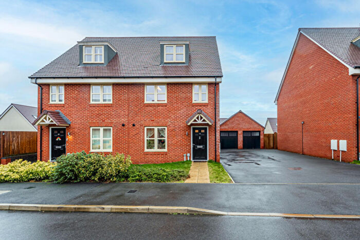 4 Bedroom Semi Detached House For Sale In Osprey Drive, St. Albans, Hertfordshire, AL4