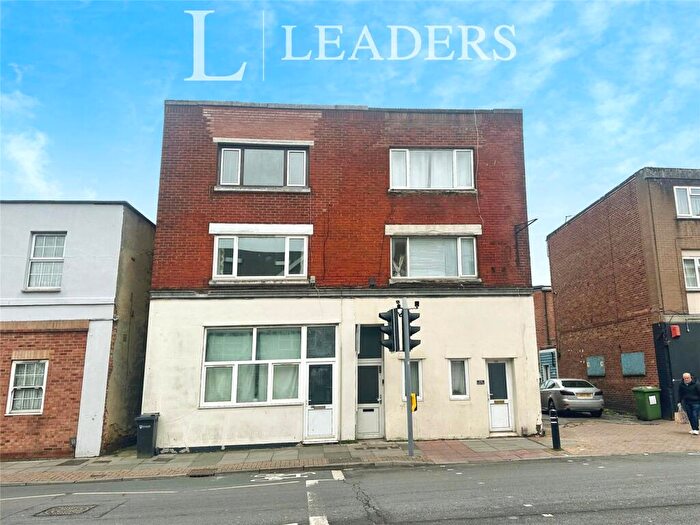 2 Bedroom Apartment For Sale In Kingston Road, Portsmouth, Hampshire, PO2