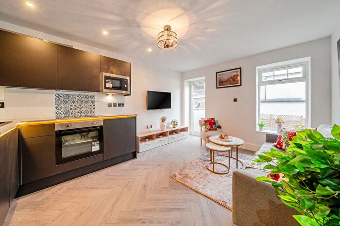 1 Bedroom Flat For Sale In Upper Richmond Road West, London, SW14