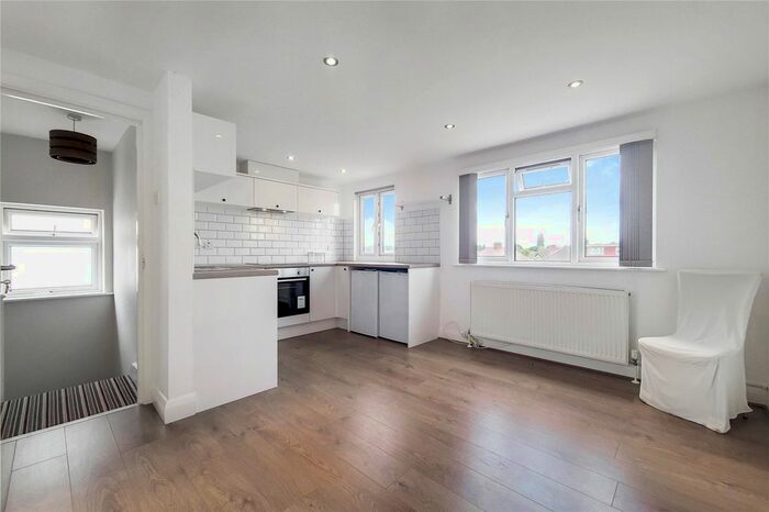 3 Bedroom Maisonette To Rent In Larkfield Avenue, Harrow, HA3