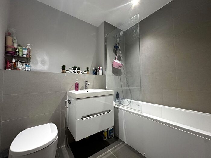 2 Bedroom Flat To Rent In Calverley Road, Tunbridge Wells, TN1