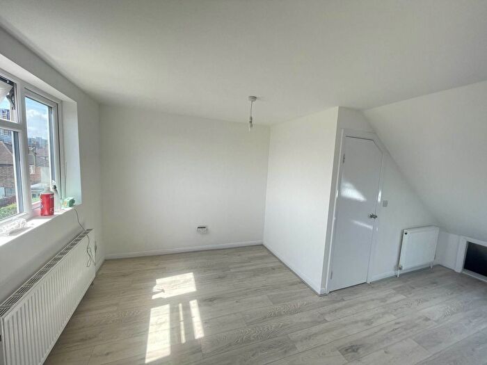 3 Bedroom Maisonette To Rent In Tennyson Road, Hounslow, TW3