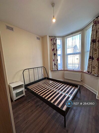 Studio To Rent In Cedar Road, London, NW2