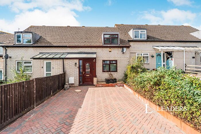 2 Bedroom House To Rent In Laurel Close, SO19